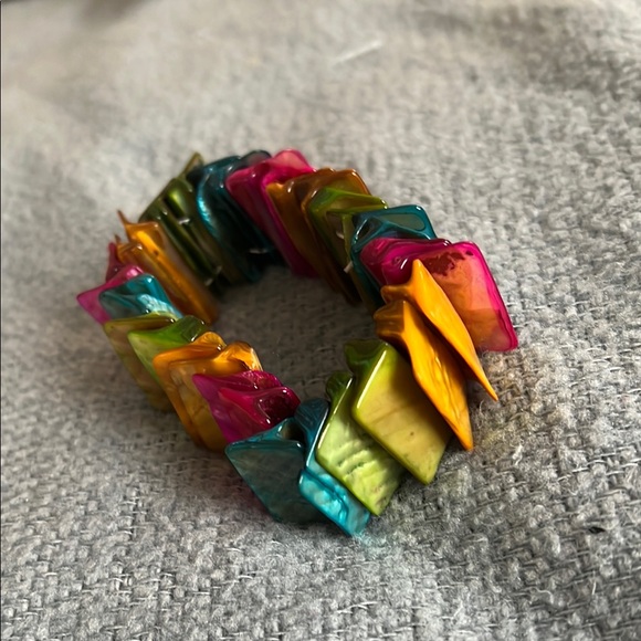 Stretch Multicolor Shell Bracelet - Picture 3 of 7